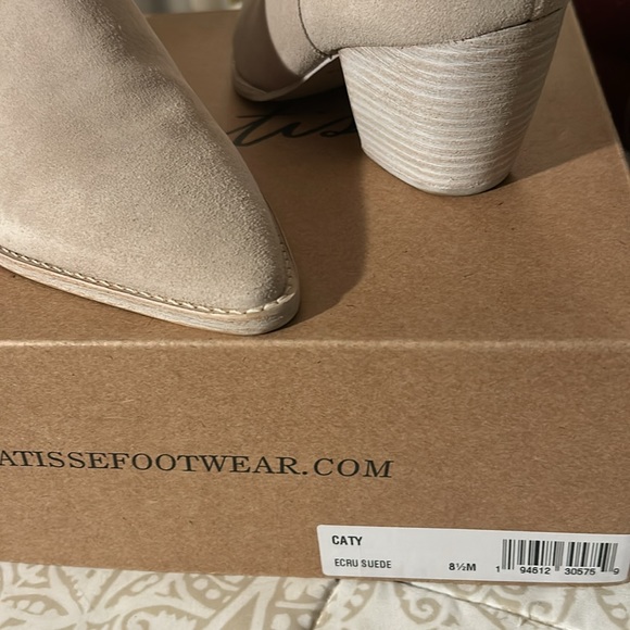 ❌️SOLD❌️Matisse Caty Boots Ecru Suede Block Heel Western Inside Zipper NIB - Picture 11 of 14
